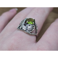 Echt zilveren ring met Peridoot en libel